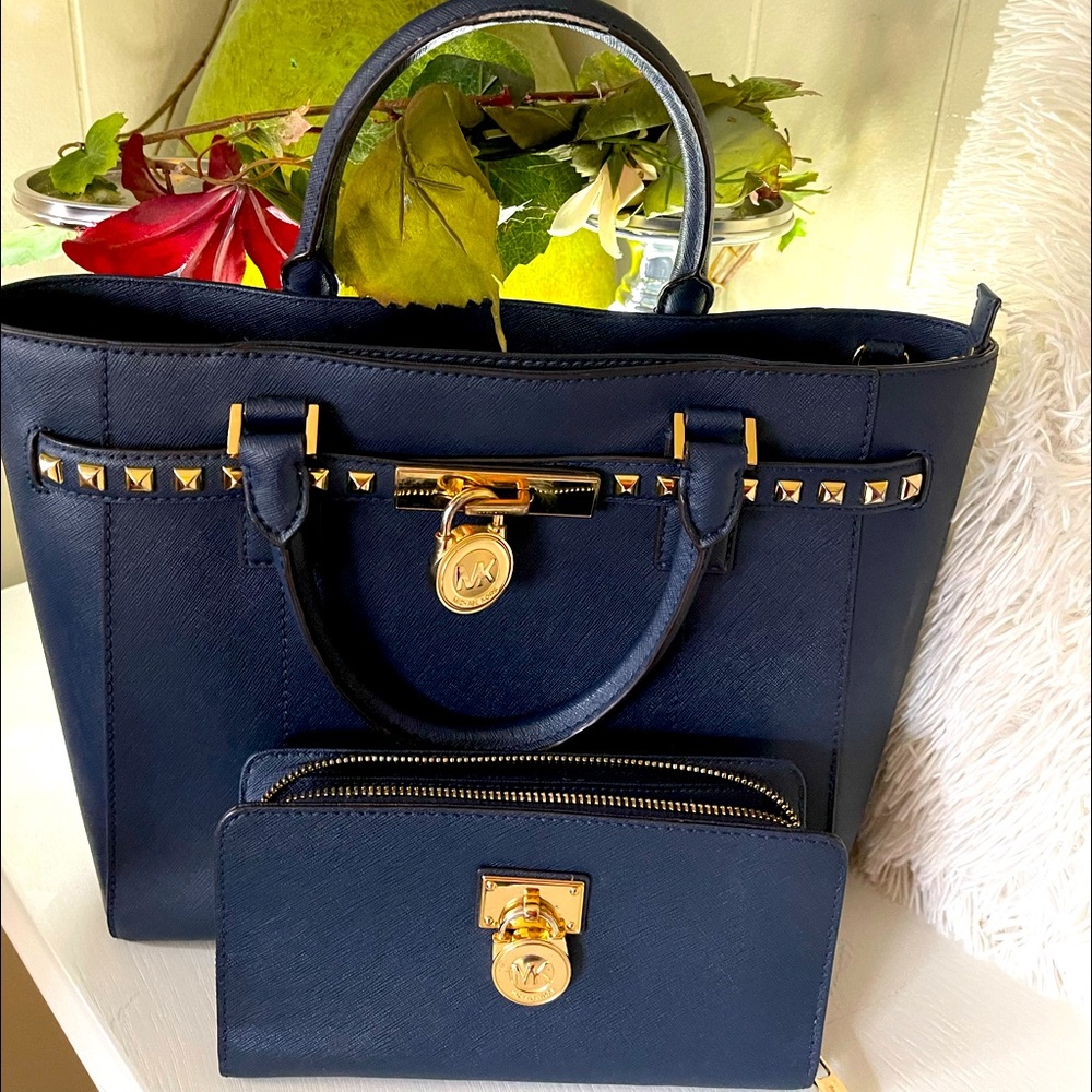 Michael Kor handbag and matching wallet. Bag is 11” by 10”